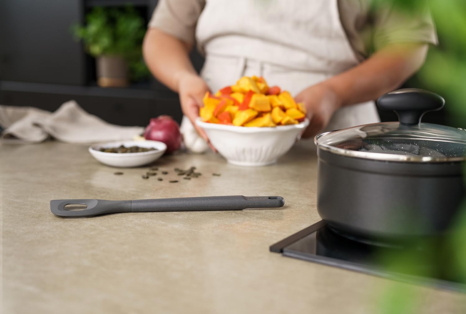 Zyliss Angled Mixing Spoon, Sustainable Wheatstraw/Nylon, Angled MIxing Spoon for Cooking and Serving with Heat Resistant Silicone Head, Beluga Grey, 11.6" x 2.2", Dishwasher Safe, 5 Year Guarantee - Image 6