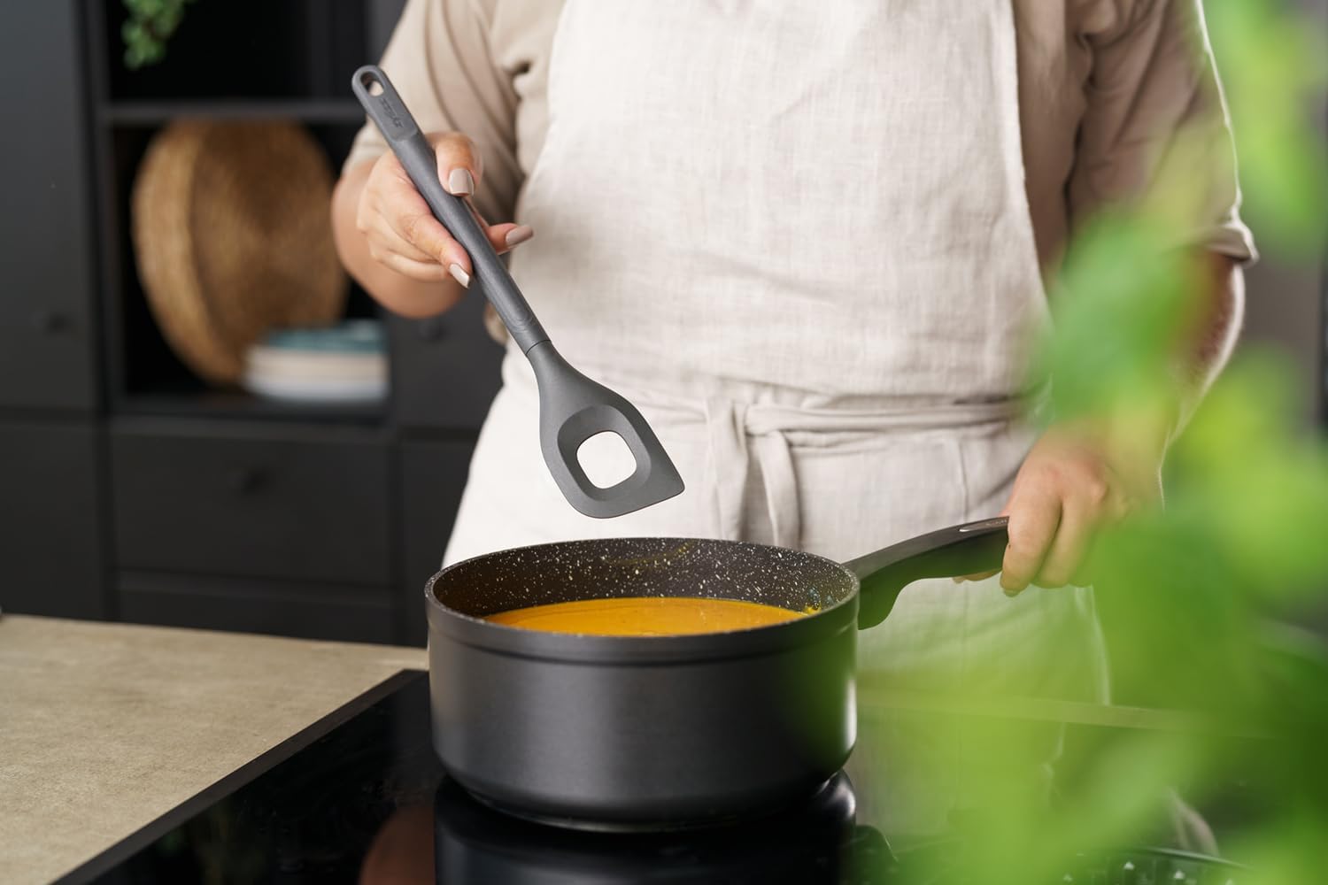 Zyliss Angled Mixing Spoon, Sustainable Wheatstraw/Nylon, Angled MIxing Spoon for Cooking and Serving with Heat Resistant Silicone Head, Beluga Grey, 11.6" x 2.2", Dishwasher Safe, 5 Year Guarantee - Image 7