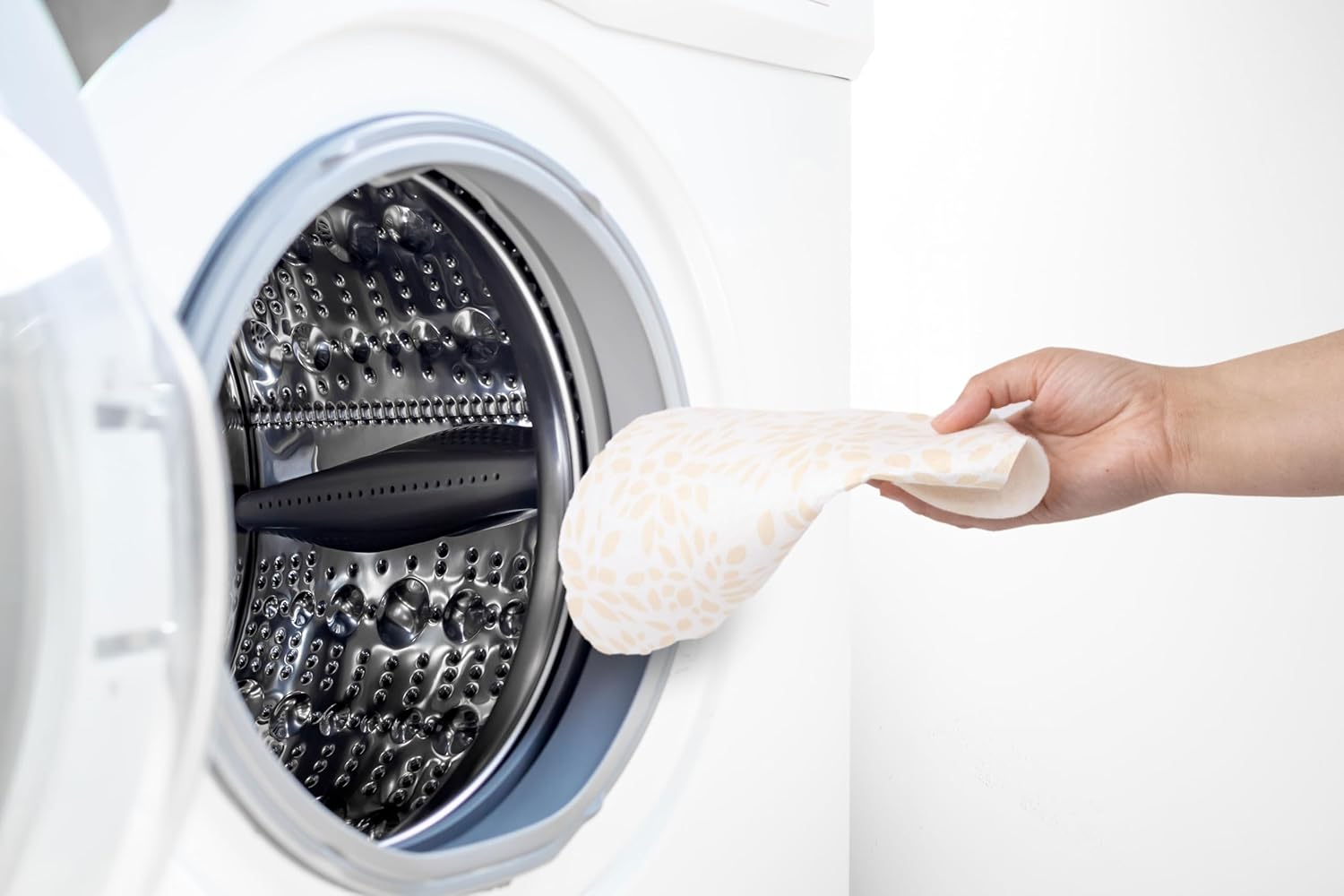 Reusable Bamboo Paper Towel Roll, 25 Feet, 20 Sheets, Machine Washable, White with Beige Leaf Pattern - Image 2