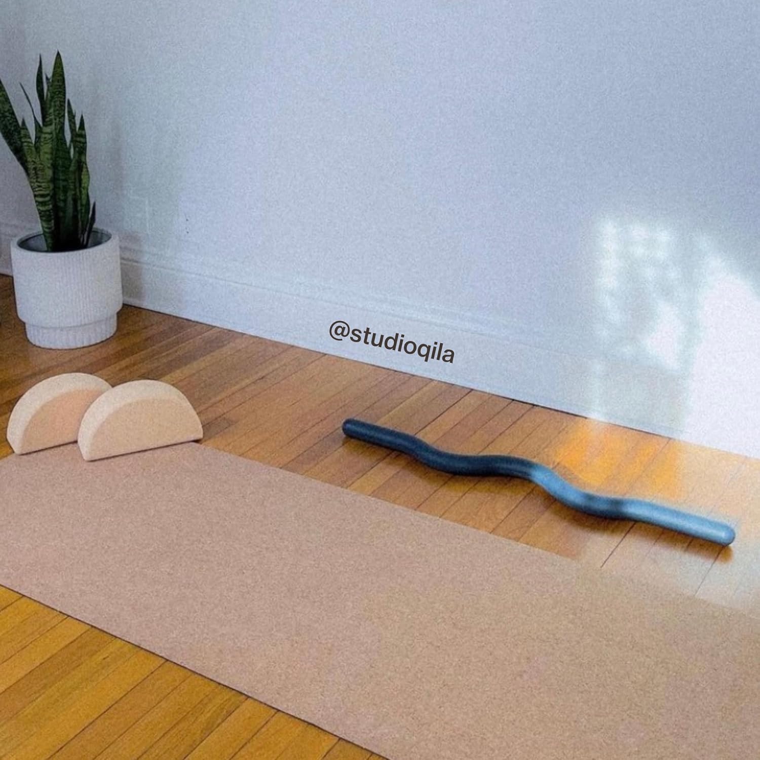 Premium Cork Yoga Mat - Sustainable, Non-Toxic & PVC-Free, Non-Slip, Perfect for Hot Yoga, Pilates & Exercise - Cushioned for Superior Comfort & Support - Image 7