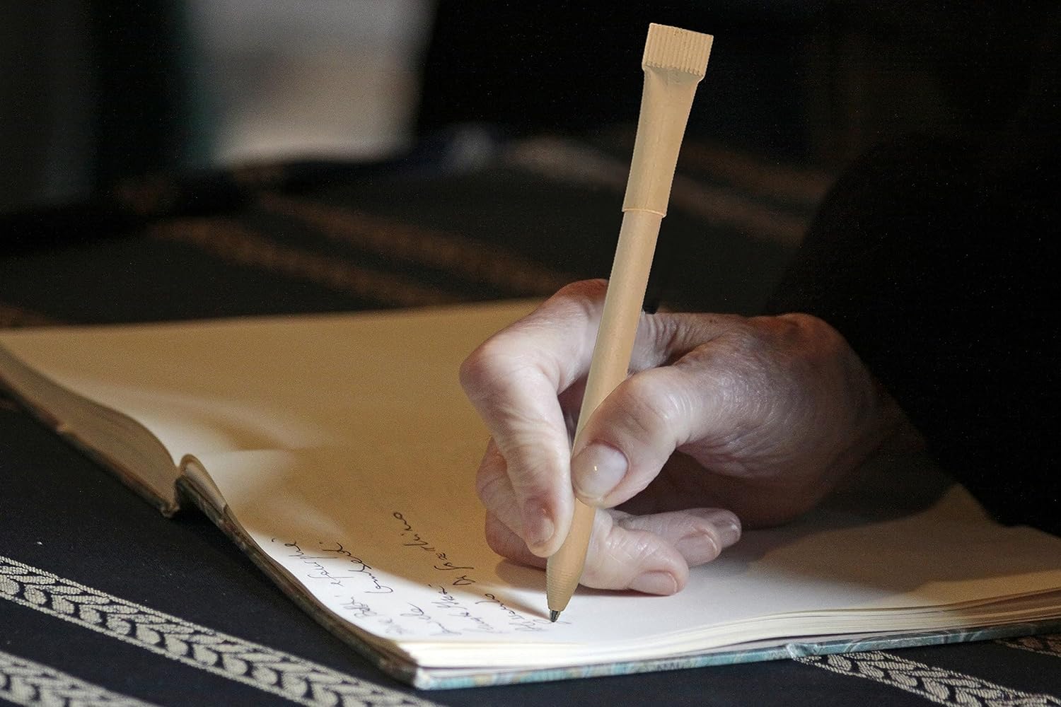 Kraft Paper Barrel Writing Pen Eco-Friendly Pens Cardboard Pens Black Ink - Image 5